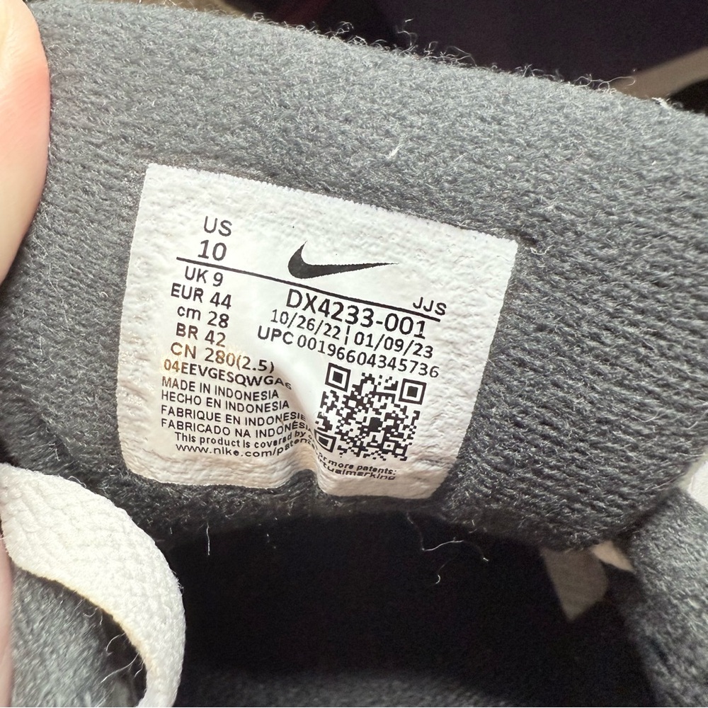 Nike Air Sneakers - Silver and Red white Size 10 Men’s Good condition - Picture 6 of 7